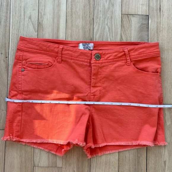 RW&CO orange distressed denim shorts - Picture 5 of 6